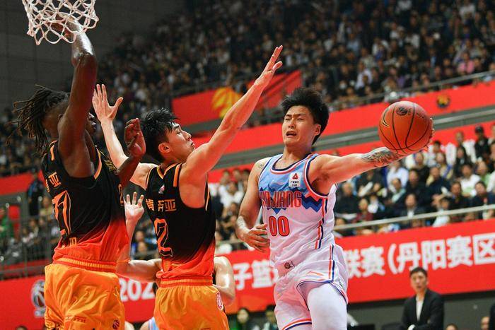 包含江苏队主力球员受伤，影响战术部署的词条