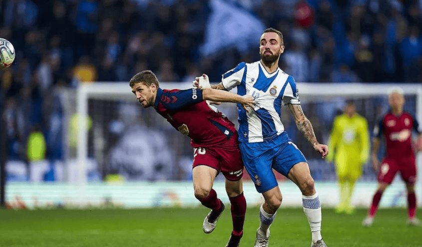 开云体育-包含西甲再掀激情对决，球员拼搏争胜的词条