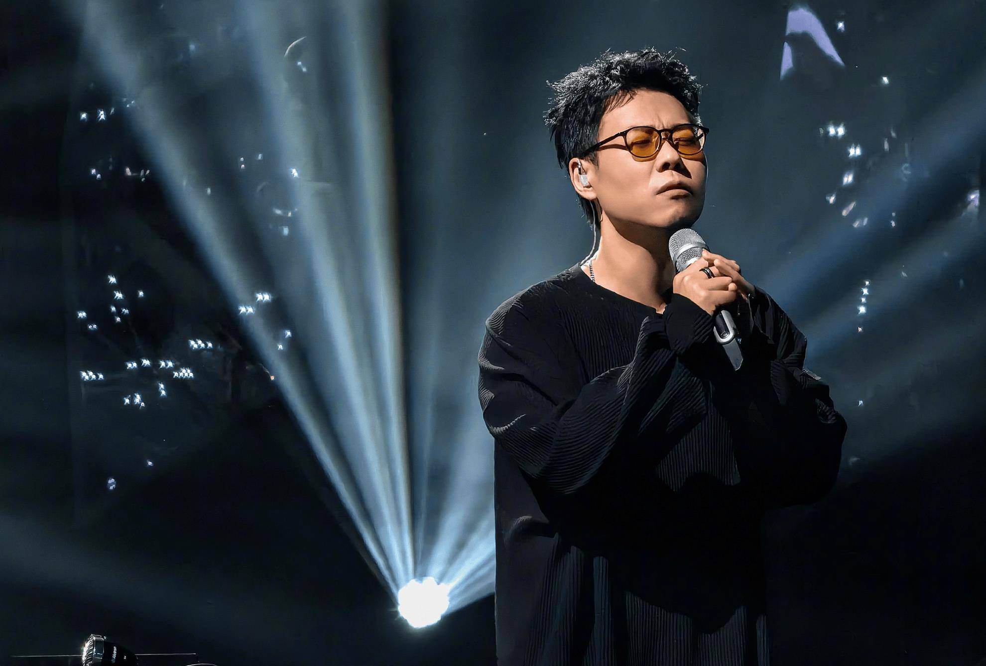 利尔踢出亮眼表现，赢下激烈比赛的简单介绍