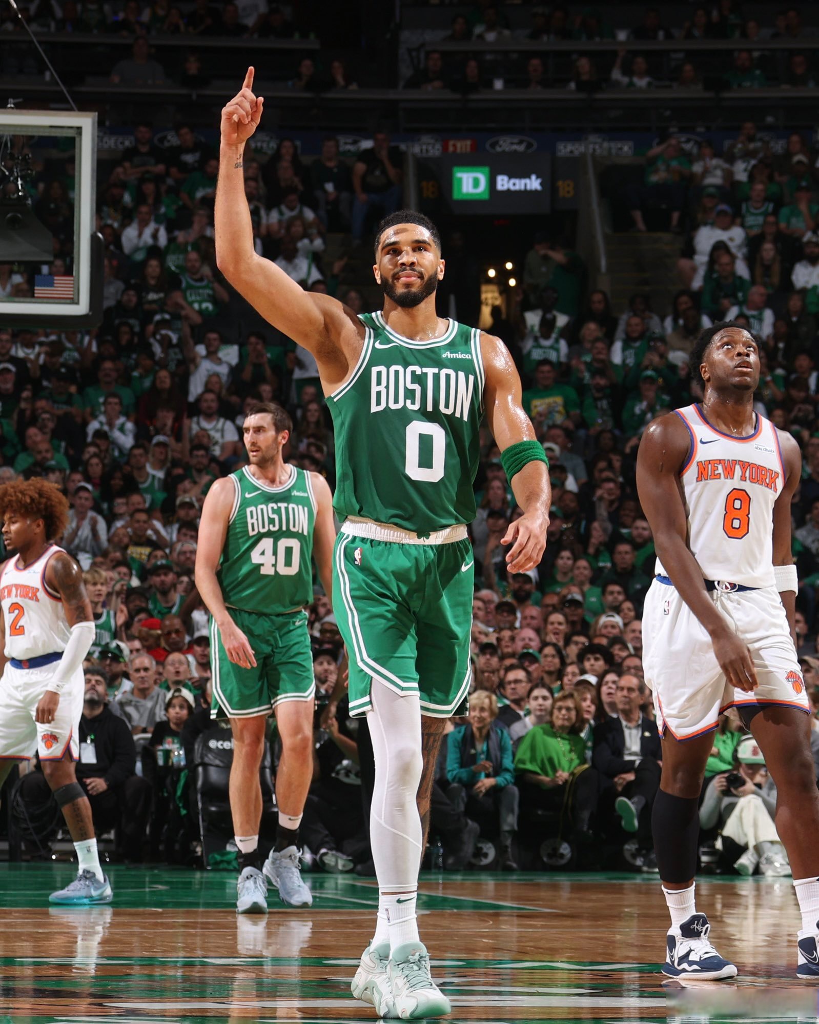 凯尔特人主场负太阳，三分球命中率低迷的简单介绍