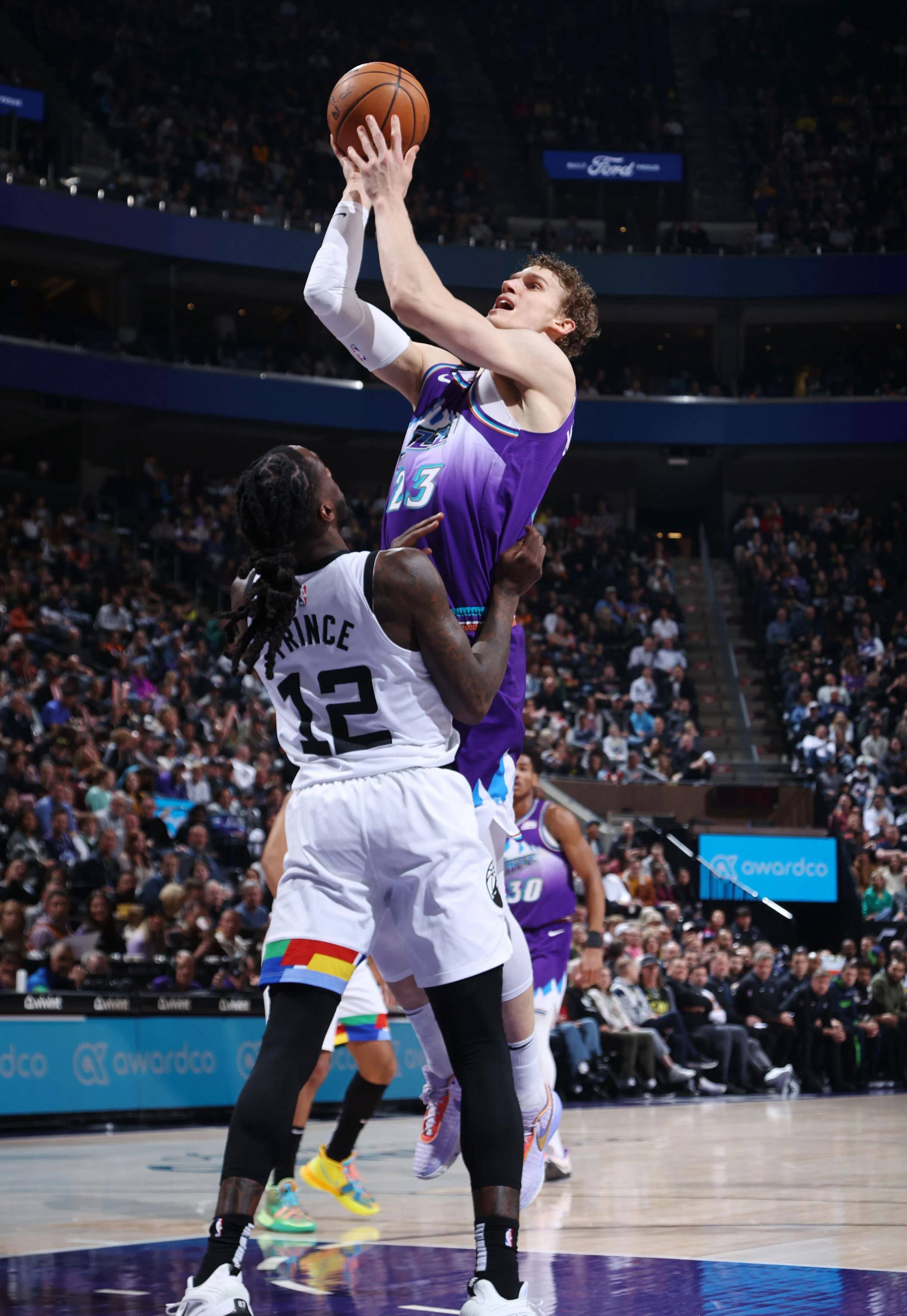 爵士队大胜对手，展现出强大的整体实力