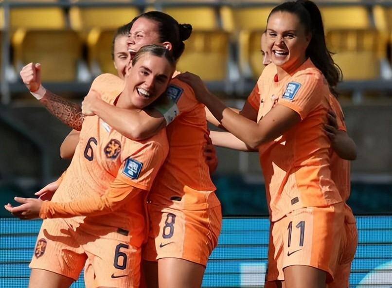 开云体育在线-荷兰女足前锋破门得分，帮助球队晋级！