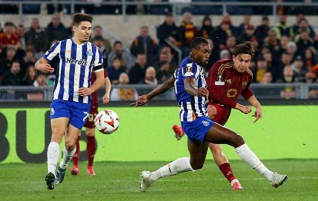 关于阿贾克斯客场大胜波尔图，提前锁定欧冠小组头名的信息