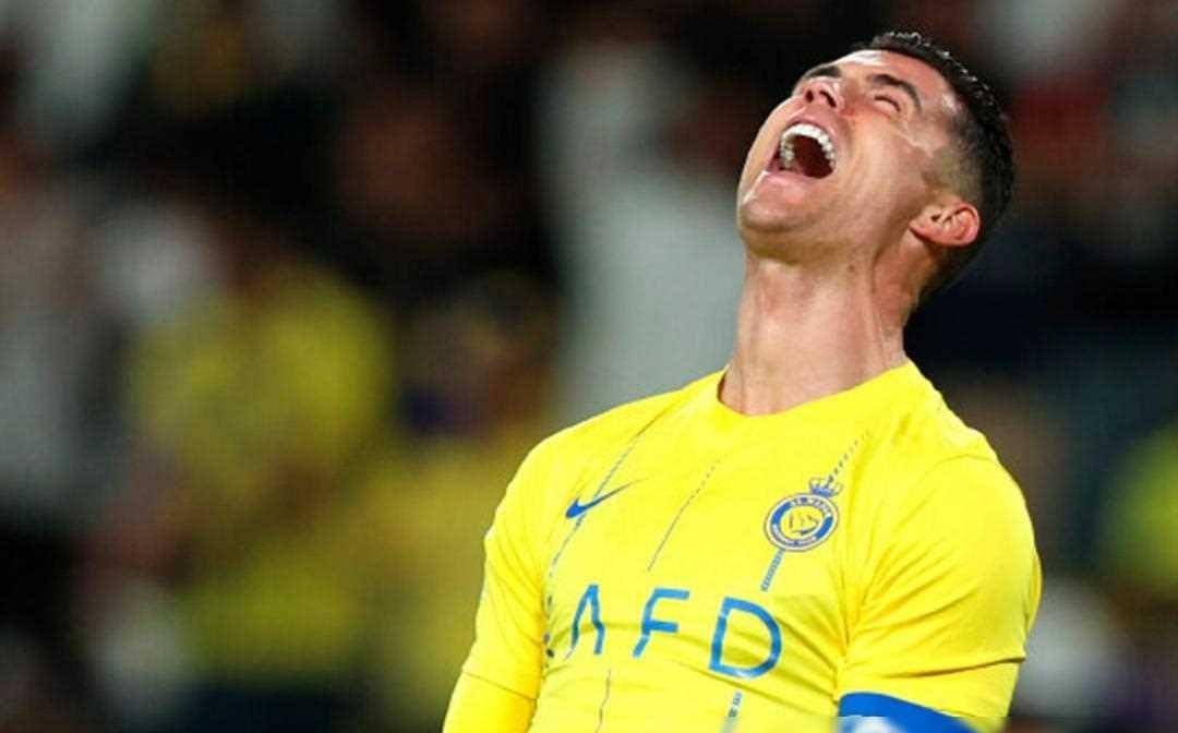 关于足球赛场上发生的惊喜瞬间令人感动的信息