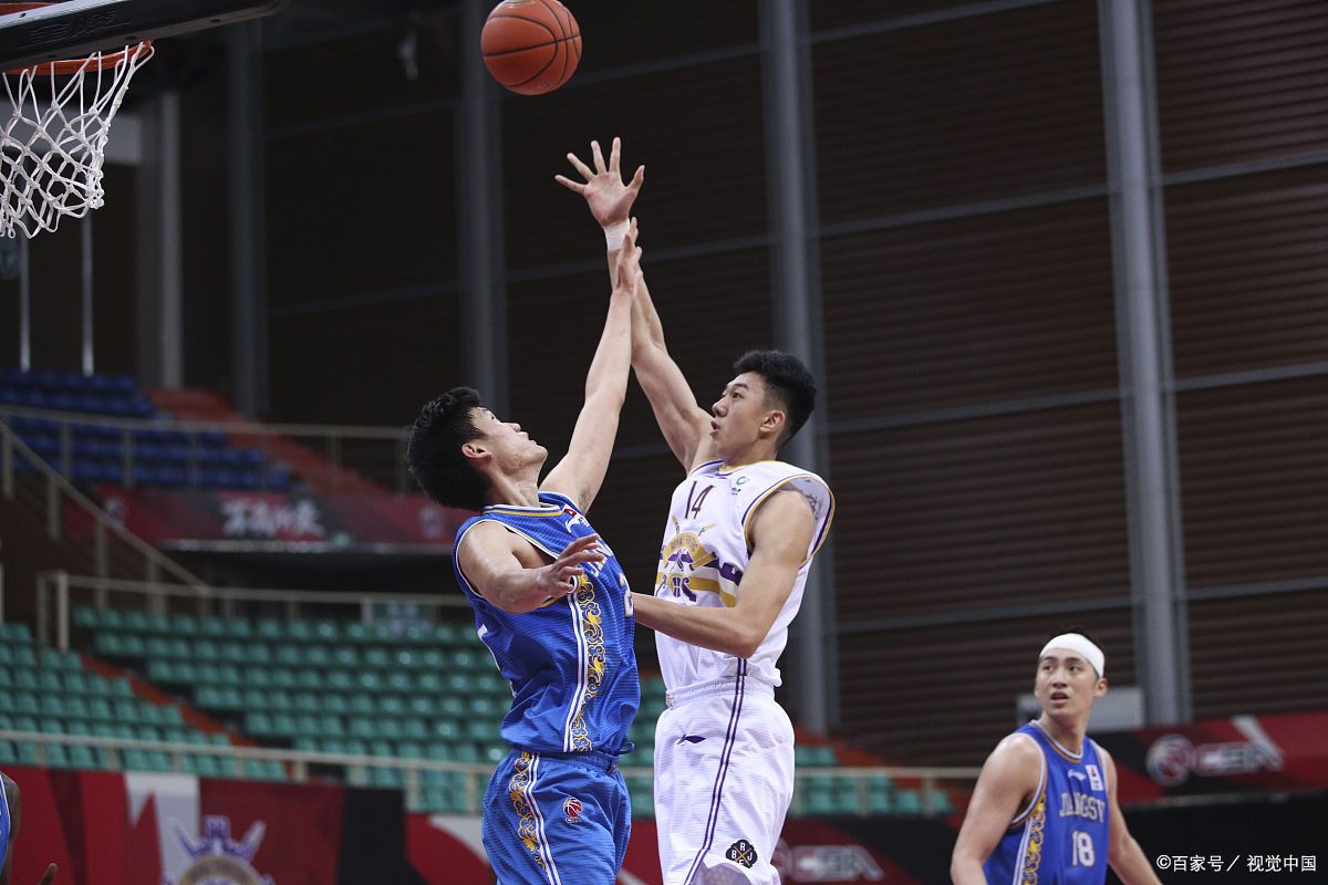 云南男篮潜力爆发，以稳健步伐击败对手，占据领先位置