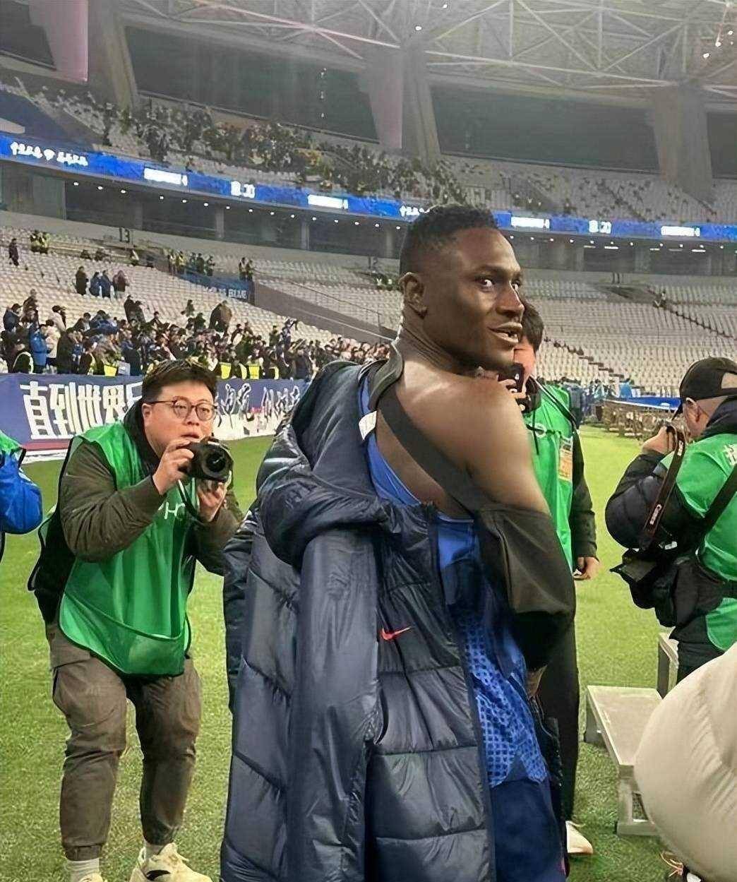 外援巨星发挥全面，带领球队获胜