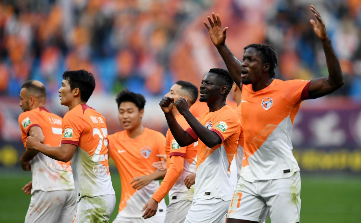 包含中超球队在训练中勤奋拼搏，备战充分的词条