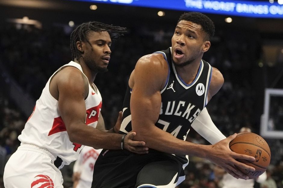 关于黄蜂胜雄鹿，小前锋拜腊斯打出精彩逆转的信息