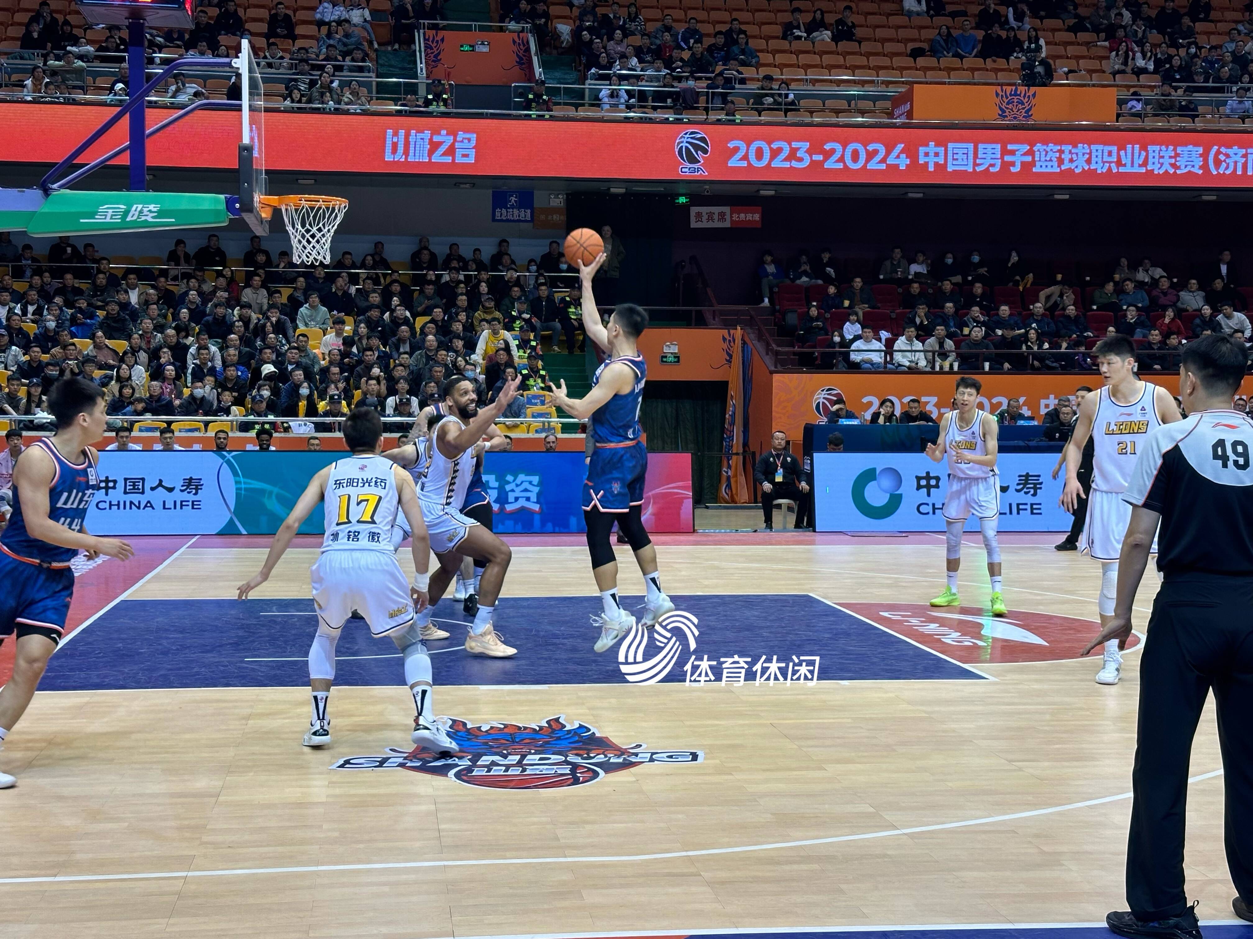 山东男篮大胜福建队，稳坐前四