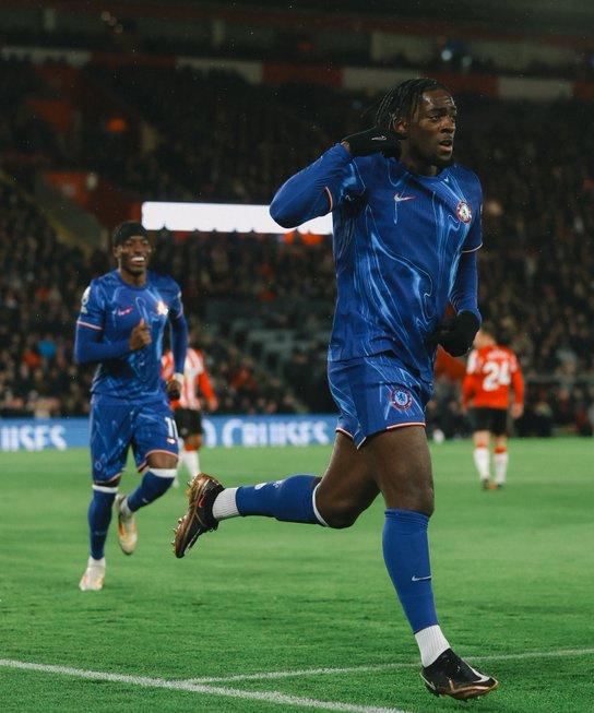 包含南安普顿客场取胜，提升战绩排名的词条