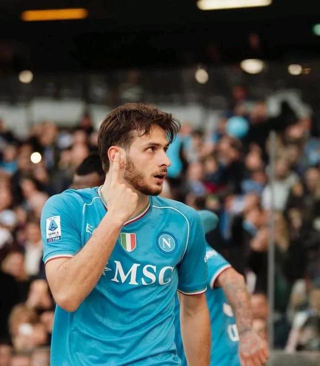 包含那不勒斯连胜之后再次失利，摆动不定的词条