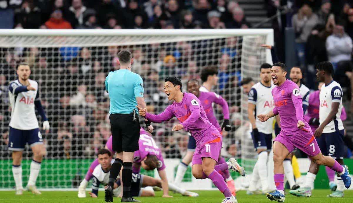 开云体育入口-包含千磨万击吾未折腰，国内足球赛场硝烟弥漫！的词条