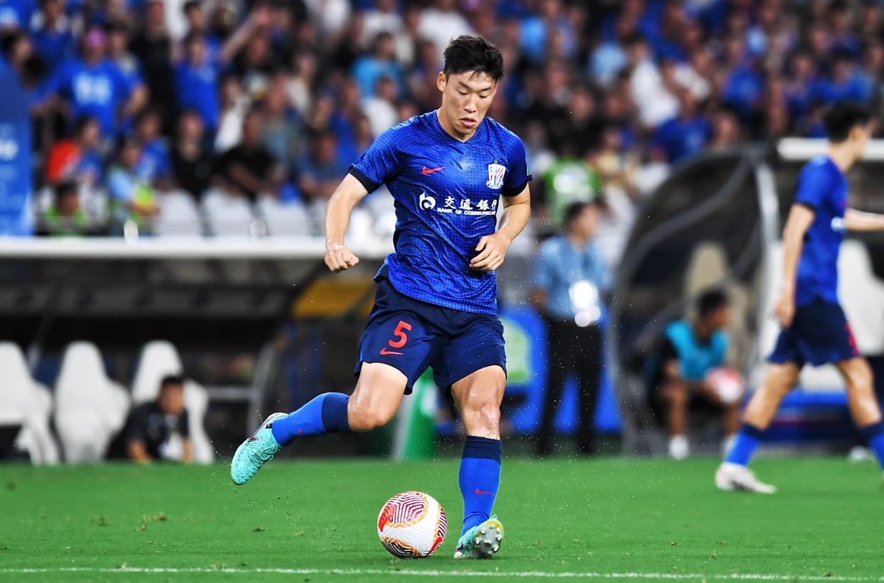 包含上海申花实力雄厚，取得关键胜利的词条