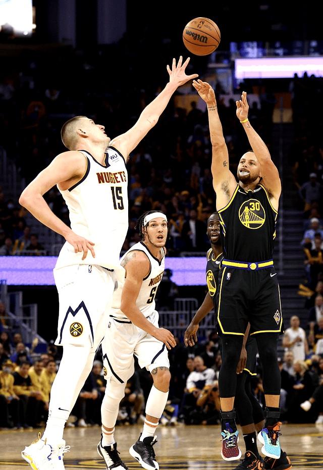 开云官网-勇士前四连胜，库里状态火爆领先西部榜首的简单介绍