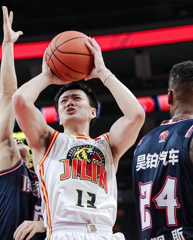 陕西队外线表现高效率截下关键球的简单介绍