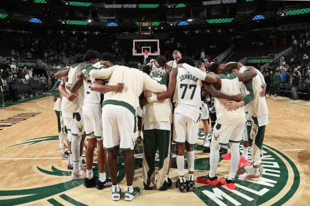 雄鹿全力以赴，击败季后赛热门