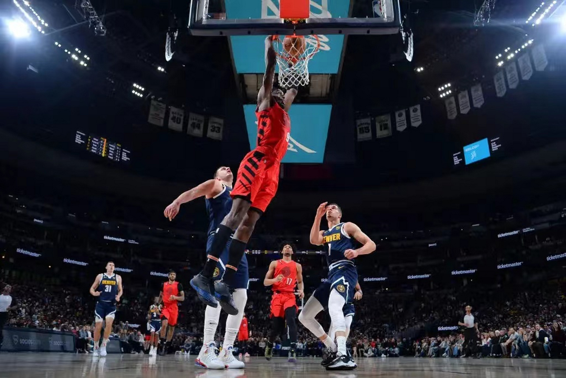 开拓者大胜掘金，利拉德得分再破