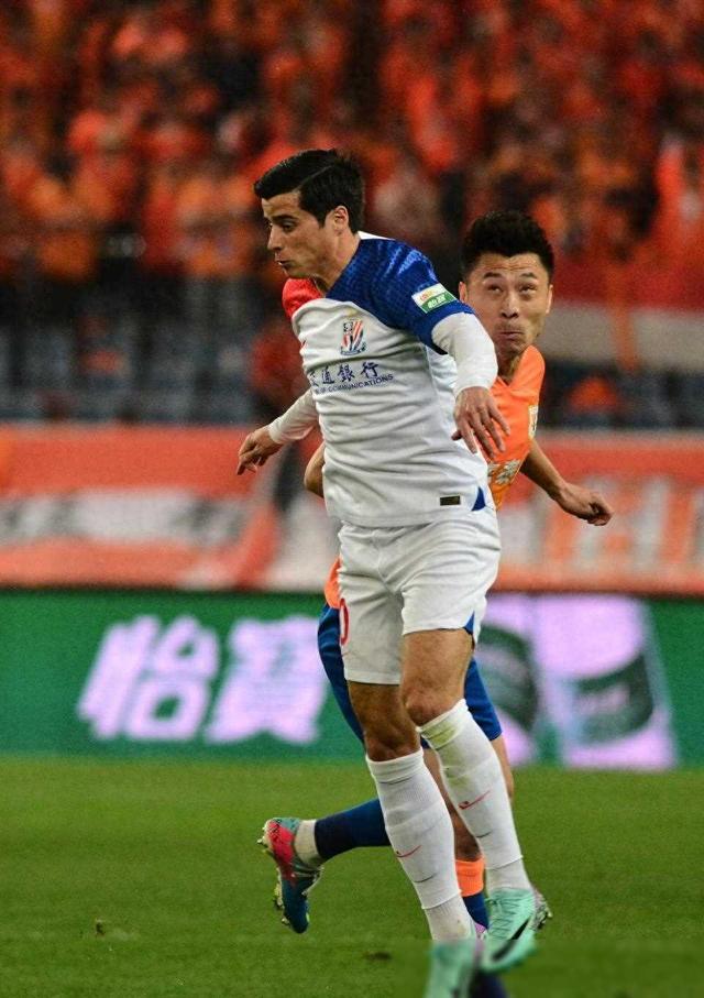 包含特谢拉梅开二度，助力球队获胜保持领先的词条