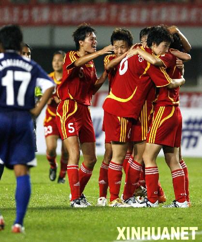 关于女子足球比赛场上，中国队员们精神饱满的信息