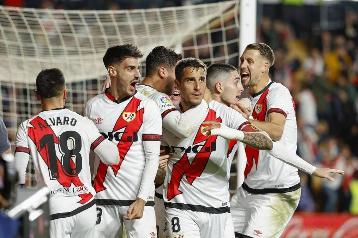 比利亚雷亚尔战胜拉科鲁尼亚，稳居中游