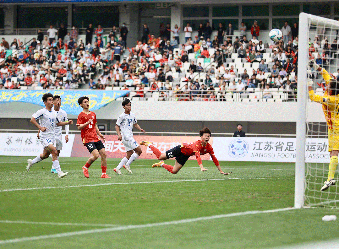 开云体育APP下载-比赛中球队精彩配合打动全场观众