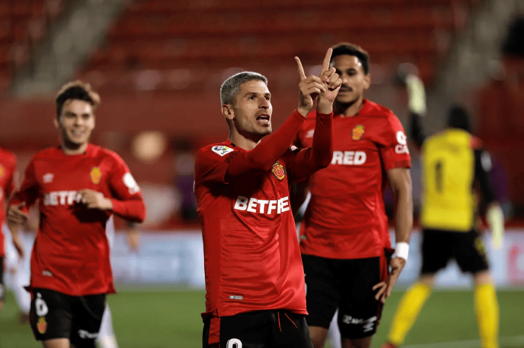 开云体育入口-马洛卡主场被比利亚雷亚尔逼平，积分榜上领先