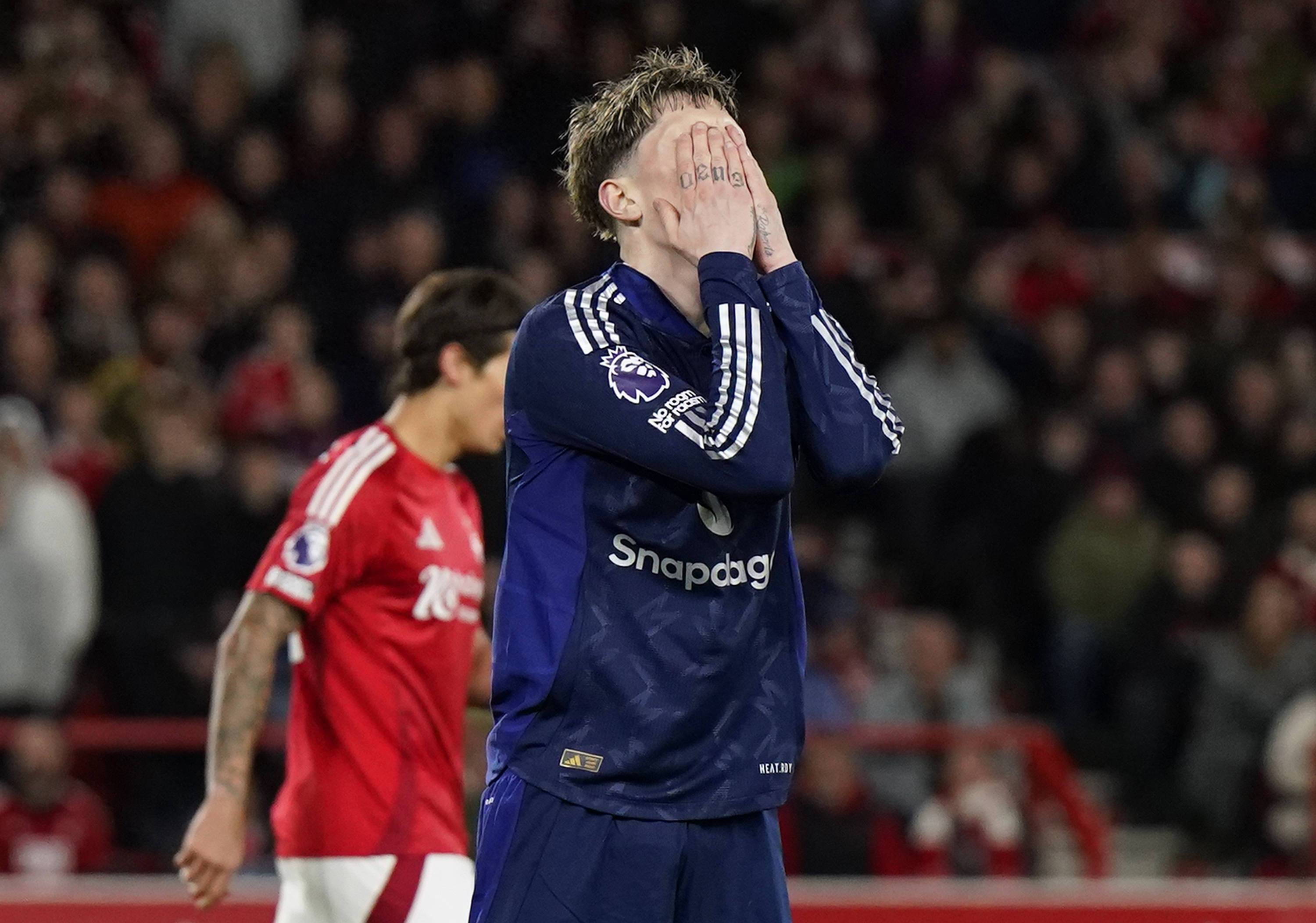 开云下载-那不勒斯遭遇主场溃败，卫冕前景堪忧