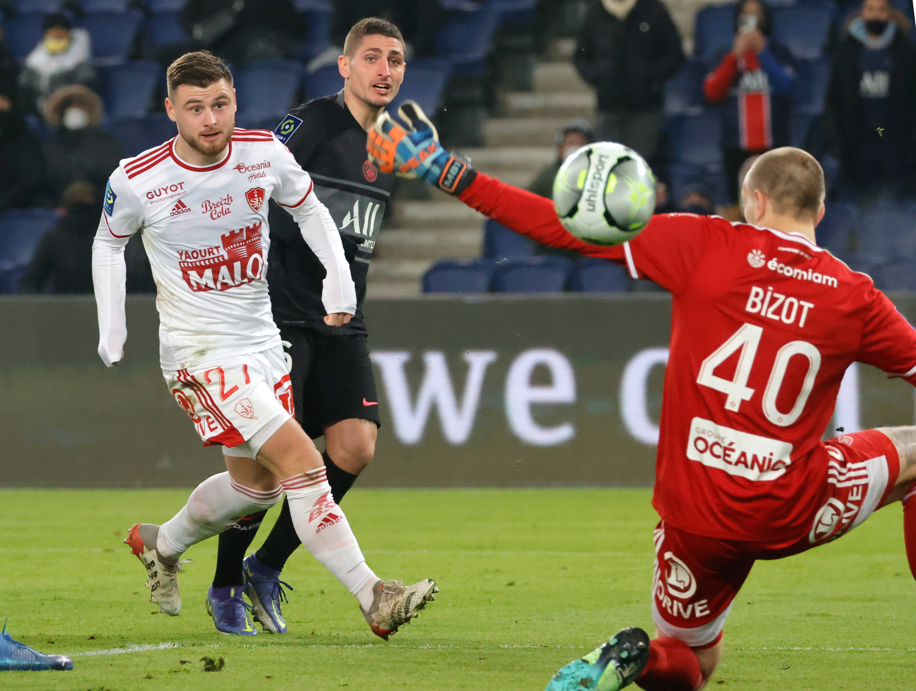 欧洲顶级球队闪亮登场！比分悬殊引关注