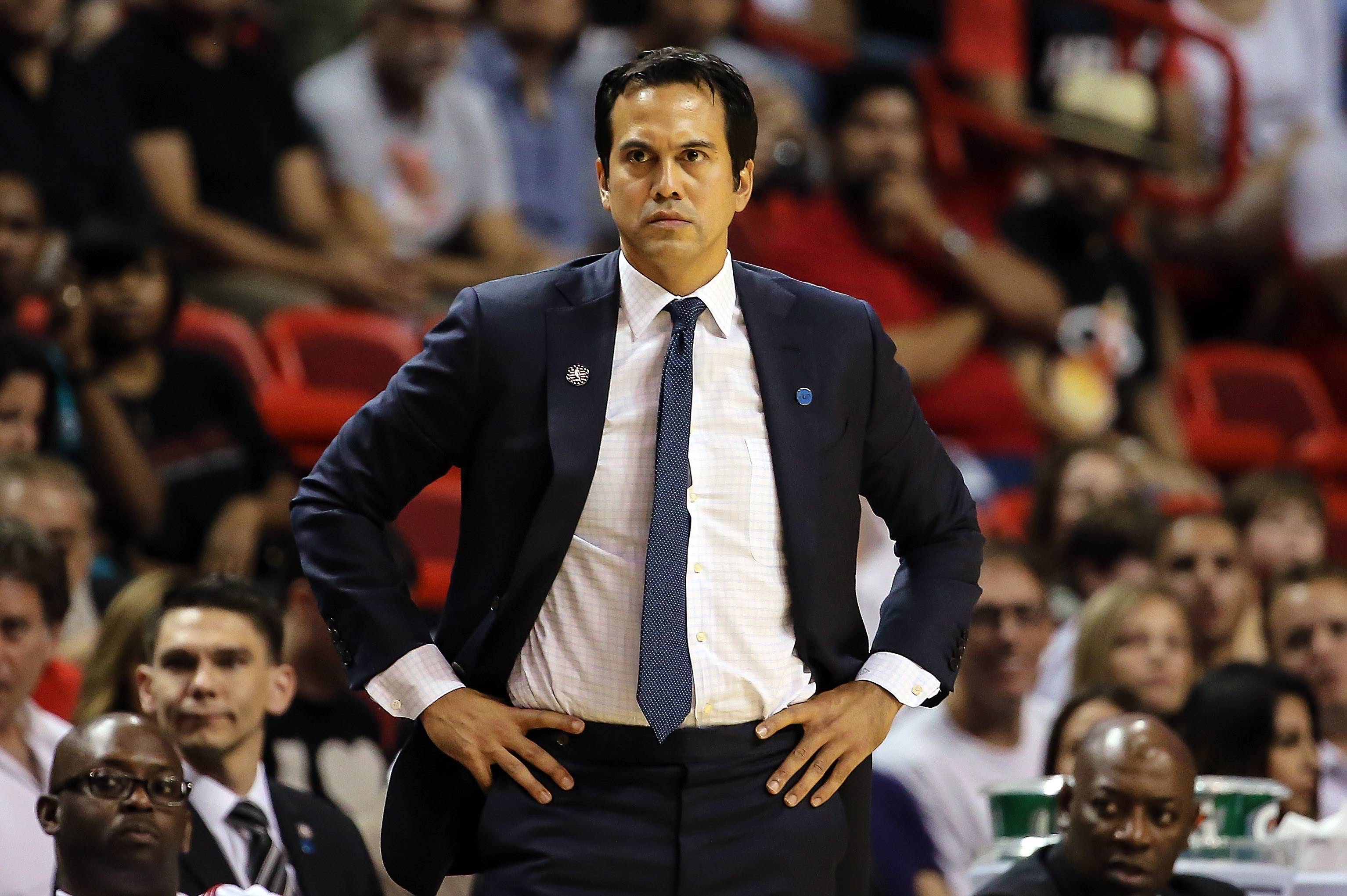 关于逆转胜利，球队全队斗志高昂的信息