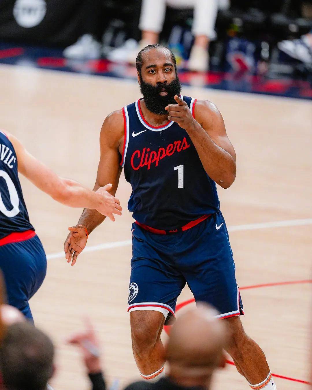 火箭再胜公牛，哈登持续高效表现