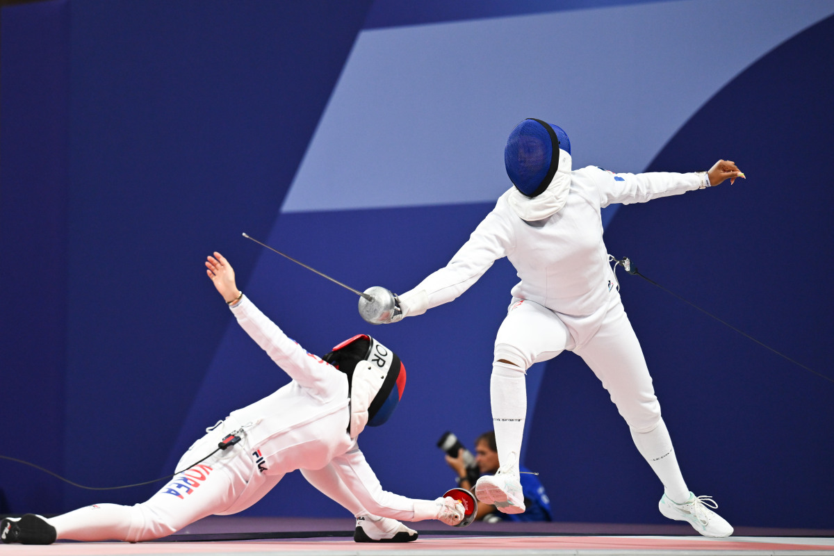 包含意大利击剑选手技压群雄，斩获银牌的词条