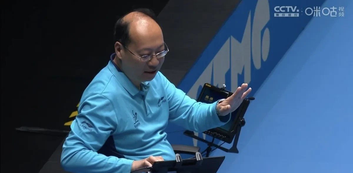 射箭比赛鹰眼命中目标，奋勇争先