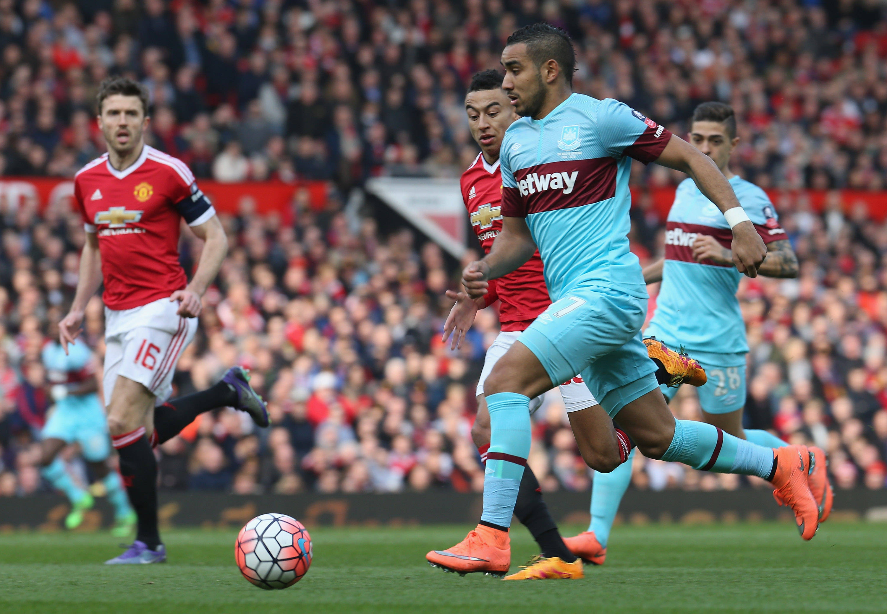 曼联主场告捷队伍前行莫厌败缘