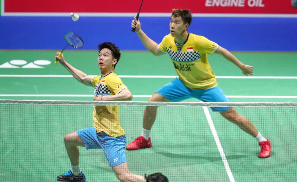 陈晓明丹尼尔丁丁张获得划船男双划比赛金牌沉着冷静