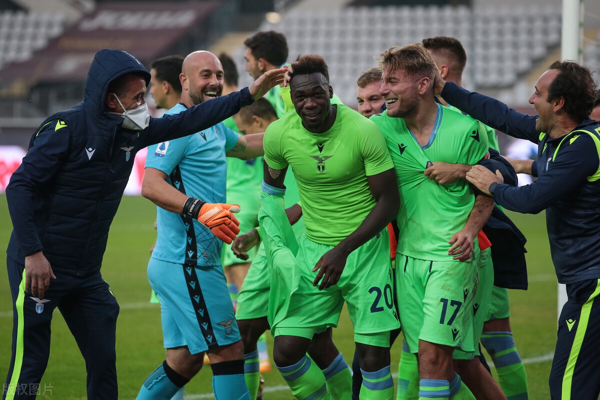 包含克罗托内主场逼平对手，保持不败局面继续前行的词条