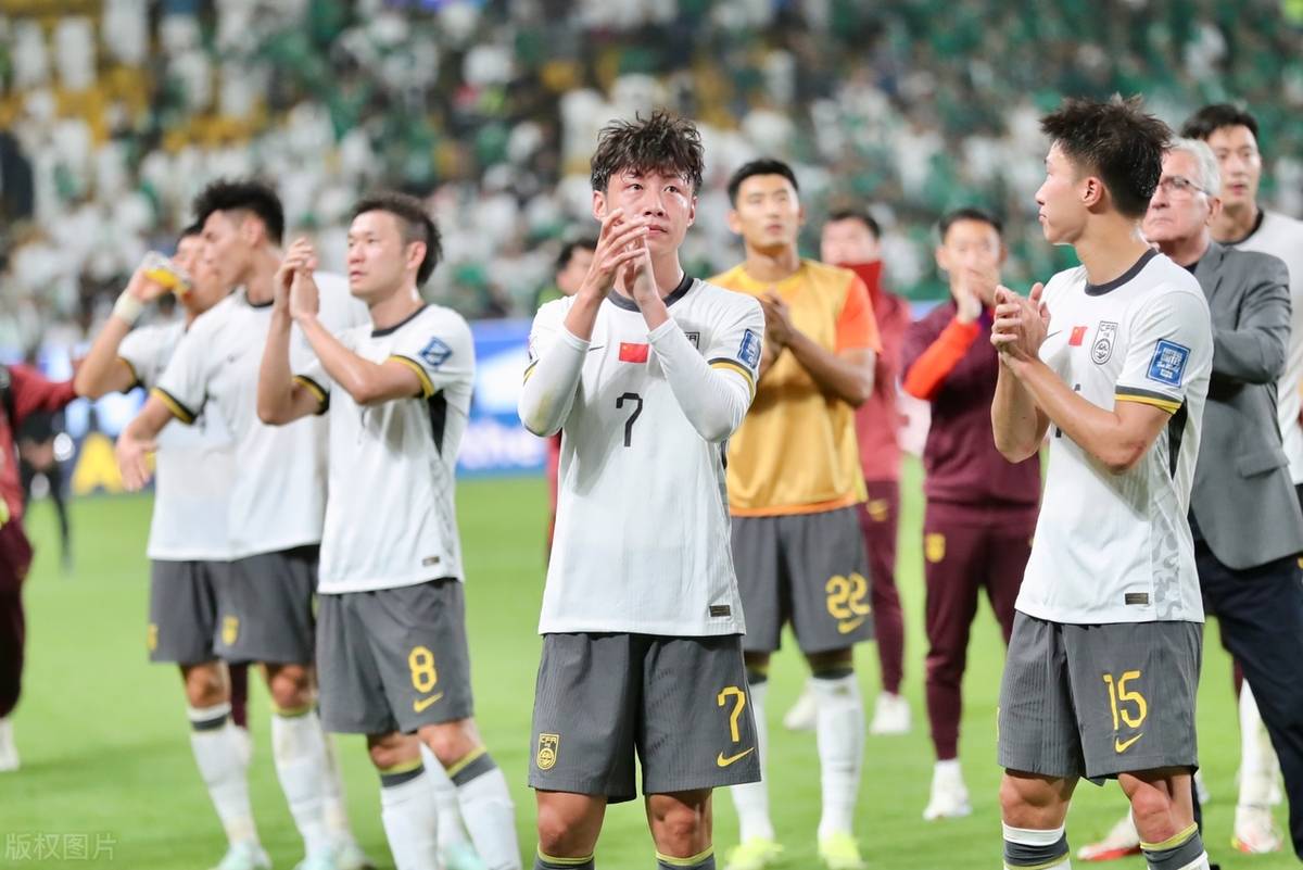 开云体育登录-国内职业足球比赛进入白热化阶段，球队争夺胜利