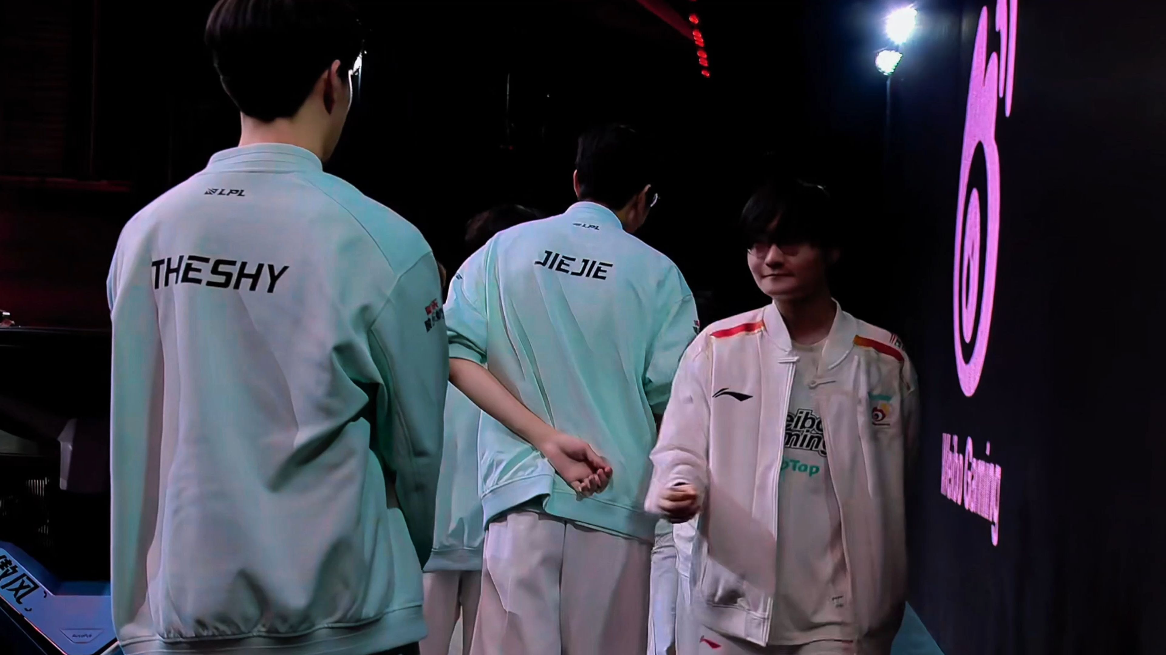 WBG鏖战EDG，Knight开启传奇时刻宿命之战八强赛，锁定晋级资格