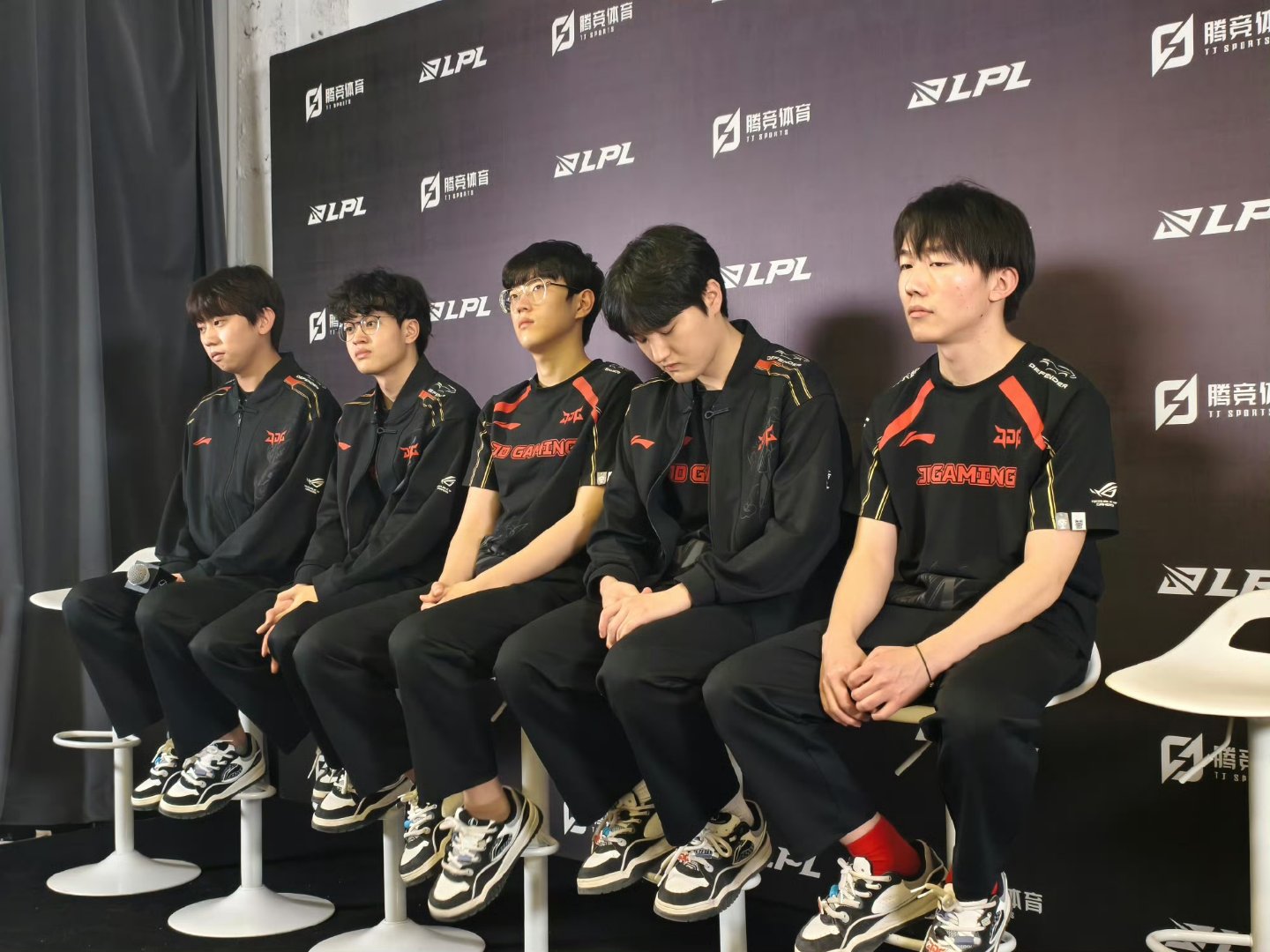 RNG鏖战BLG，Deft开启传奇时刻顶尖较量四强赛，引爆全场热议的简单介绍