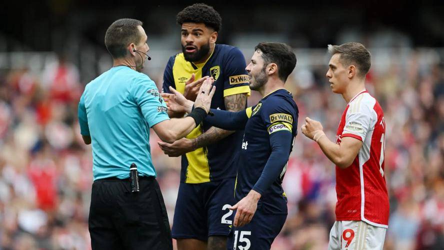 开云体育在线-狼队主场不敌切尔西，遭受失利