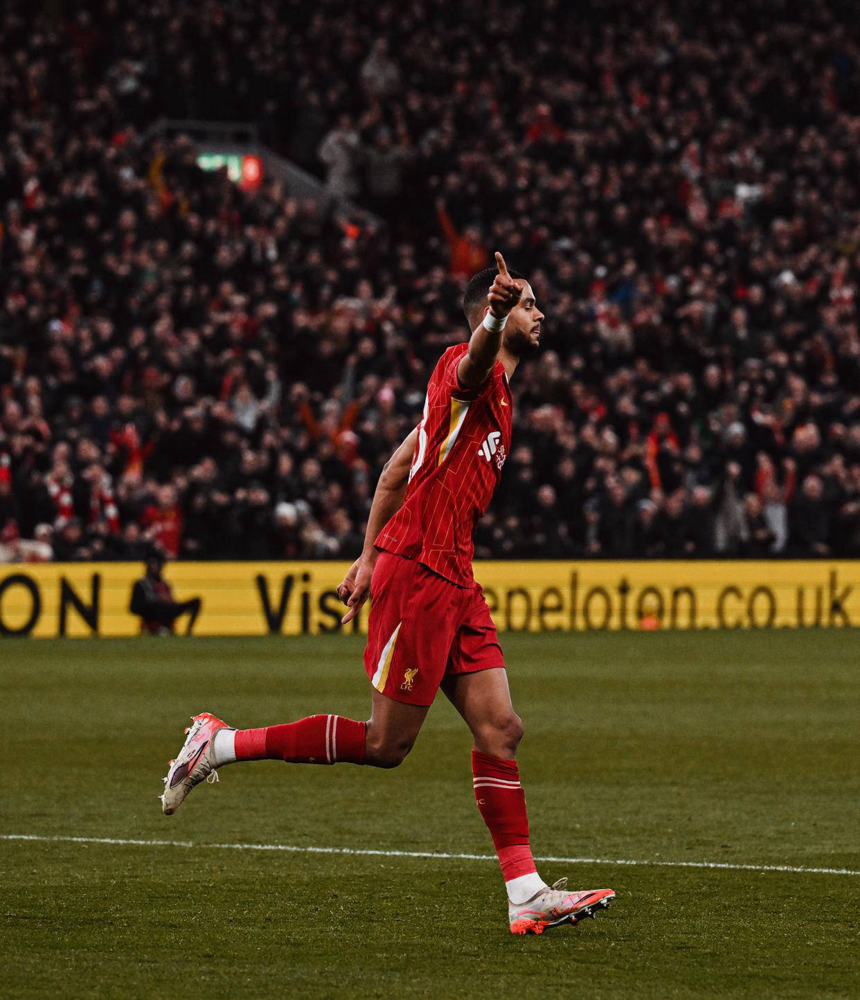 关于热刺中场连续进球，助球队保持不败的信息