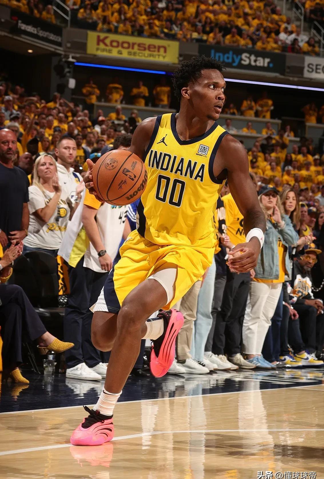 步行者年轻球员崭露头角，成为关键球员